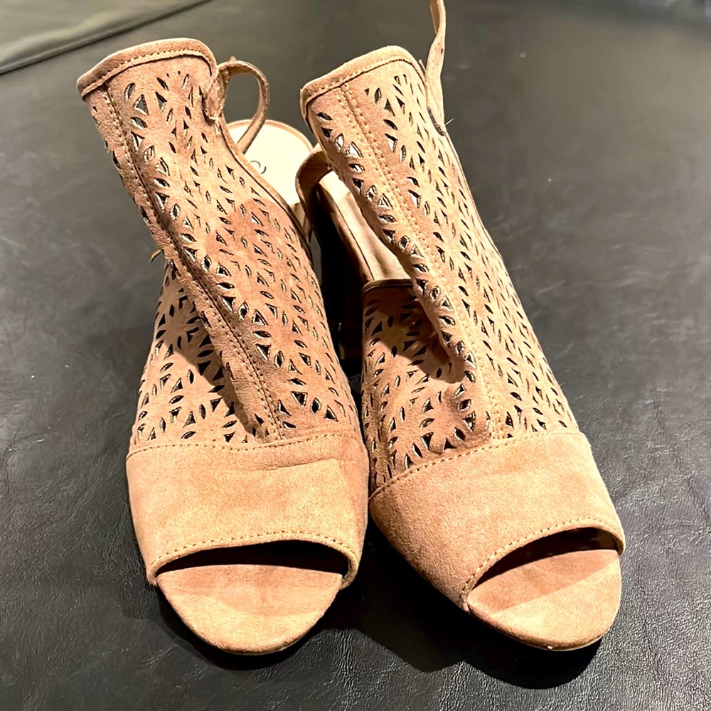 Cute wedge heels, comfortable and fashionable!